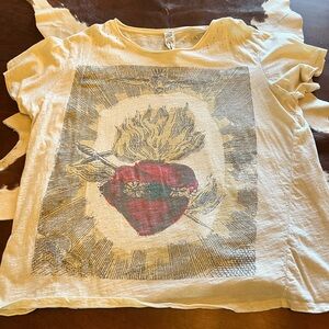 Magnolia Pearl Graphic Heart Print  T-Shirt